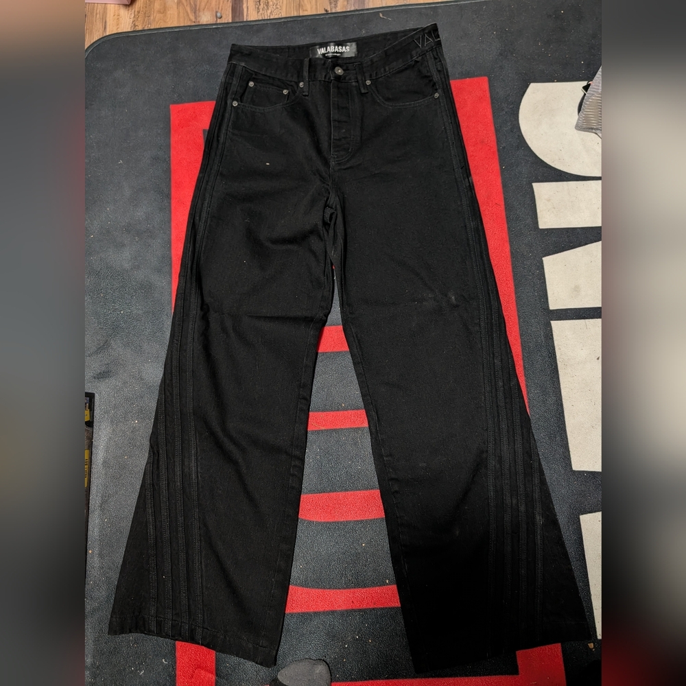 Valabasas Mens Baggy Jeans. Size 32Black Relaxed Fit Men's Jeans